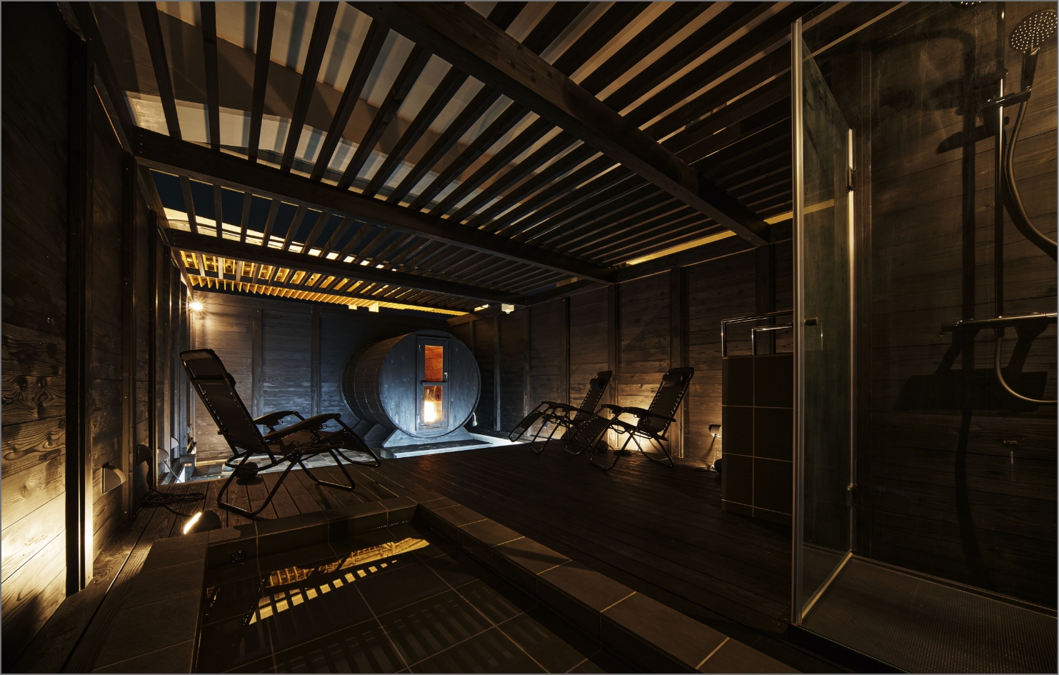 アップライトの光が導く瞑想空間